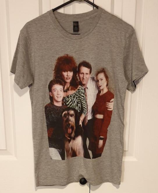 

MARRIED WITH CHILDREN Bundy Family Portrait Print TShirt Colour Grey Size Small Unisex T-Shirt L