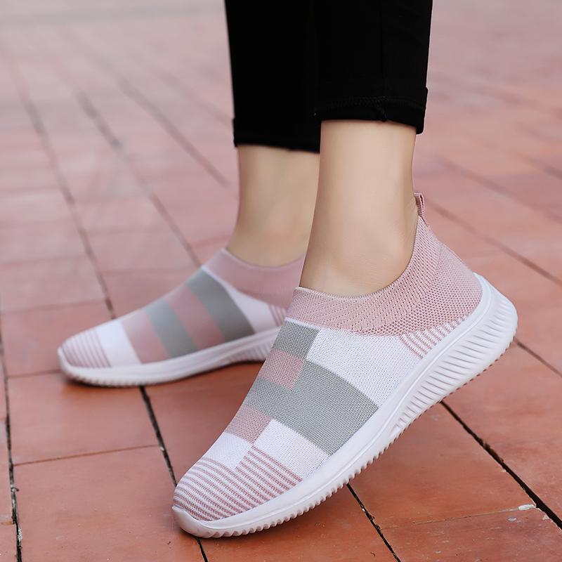 Light Women's Running Sports Shoes Breathable Mesh Knitted Walking Shoes Soft Flats Slip-on Casual Sneakers