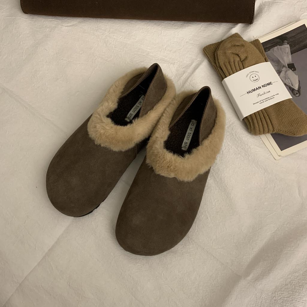 In the Autumn and Winter of 2025, the New Velvet Warm Thick-soled All-inclusive Birkenstocks, Round-headed Lazy Shoes, and Two Women's Heels.