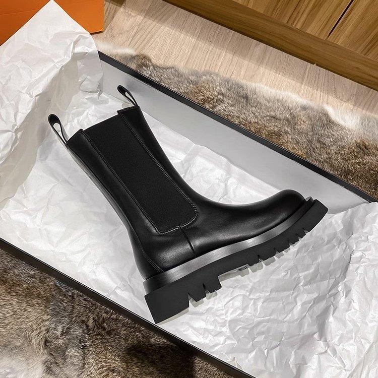 Fashion Boots Woman Winter 2024 Hot Chunky Platform Cute Korean New In Women's Shoes Autumn Chelsea Genuine Leather Black Kawaii Booties