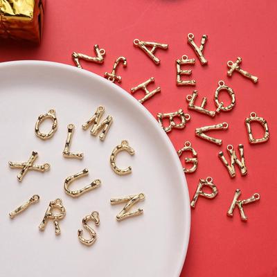 Kleiner Anhänger mit 6 englischen Alphabet-Buchstaben, für selbstgemachte Schmuckteile