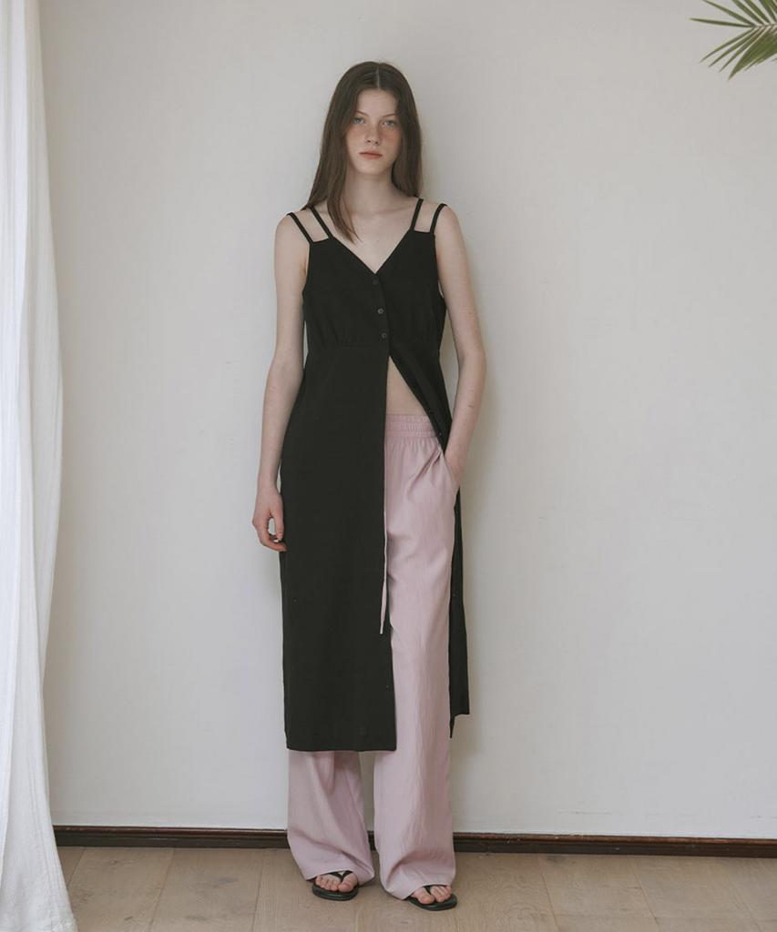 Mosyupamosyu Cutout V-Neck Dress [Black]