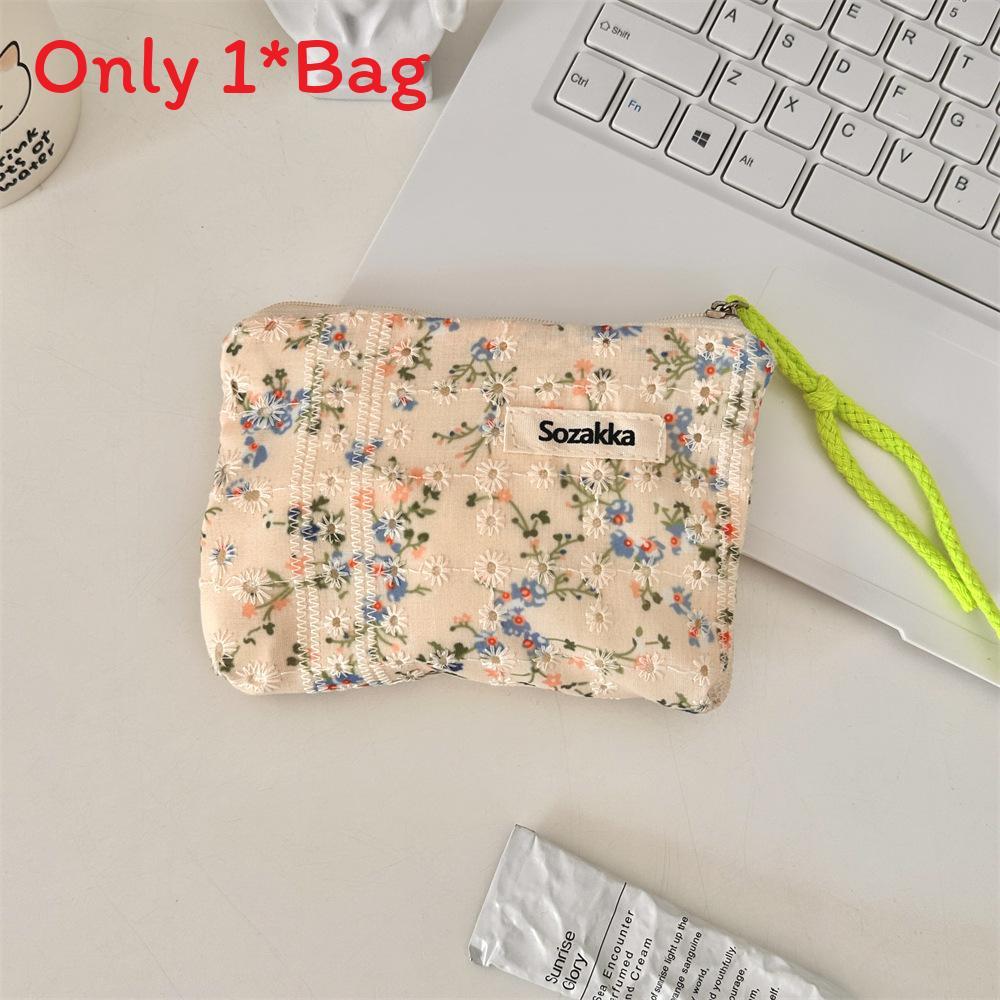 Tiny Floral Makeup Bag With Polyester Material And Portable Design For Daily Use
