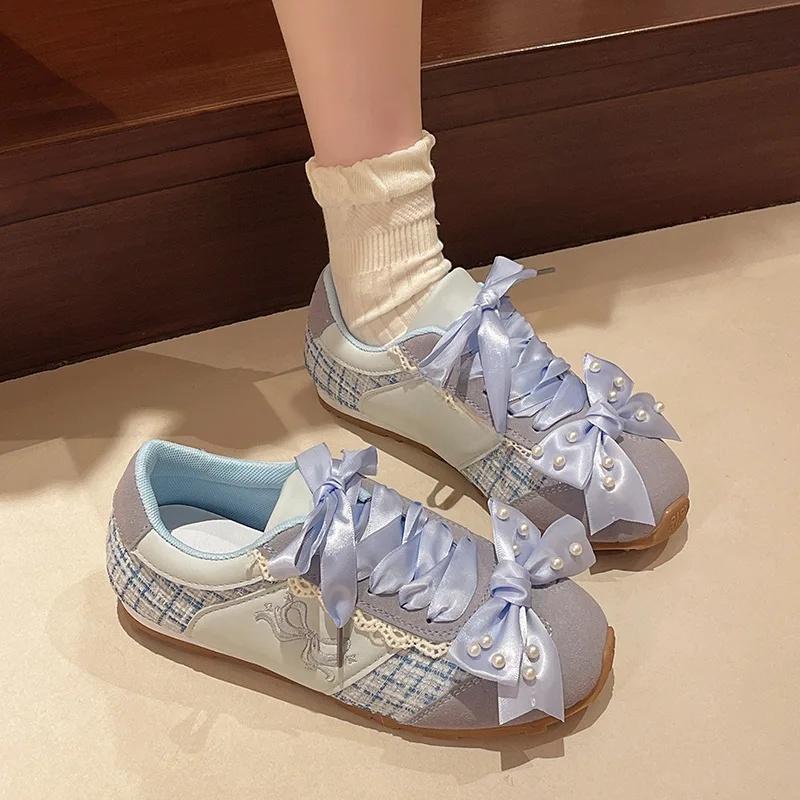 Lederversion Kleine Ballerina-Schuhe Deqin Damen Freizeitsportschuhe mit Schmetterlingsknoten Gummi-Außensohle Bequemer Mittelabsatz