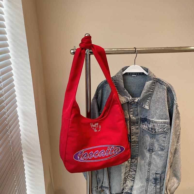 

2025 новая нишевая дизайнерская сумка через плечо большой вместимости в иностранном стиле, повседневная модная простая женская сумка, трендовая сумка-тоут для шопинга красный