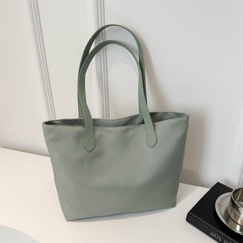 Korean-Style Large Capacity Spring 2024 Fashion Tote: Retro Casual Women's Shoulder Bag