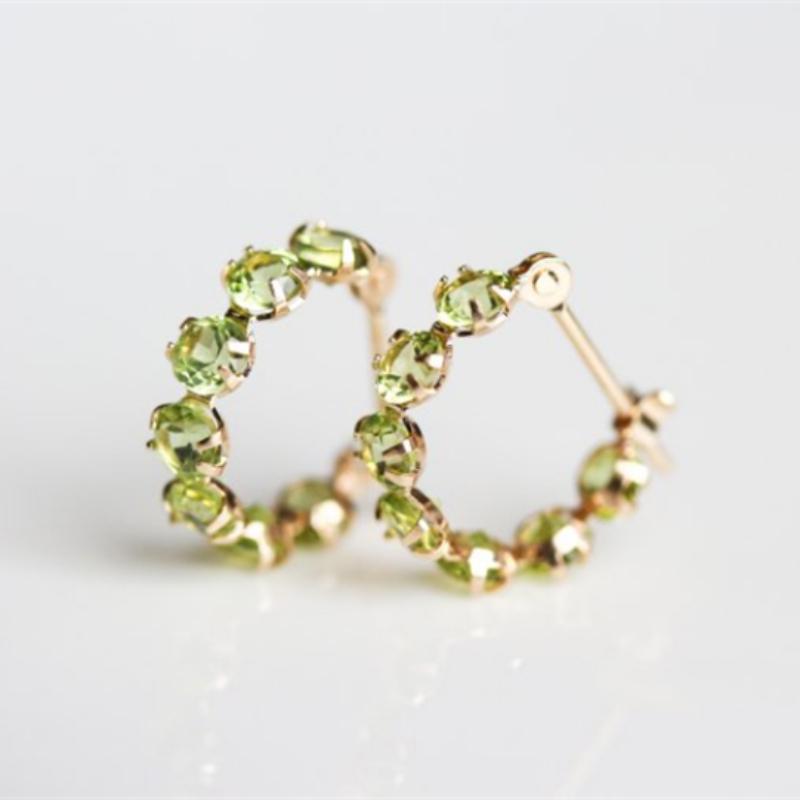 Original Design Eingelegter Peridot Einreihige Smaragd-Ohrringe für Damen Frischer Stil Ohrbügel Mode Hochzeitsschmuck beige