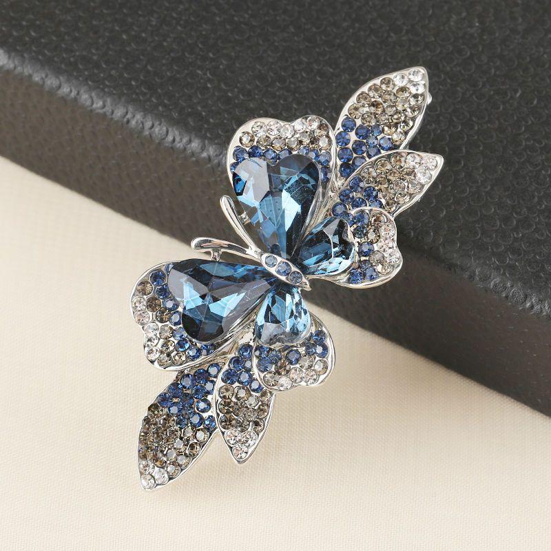 Elegant Small Butterfly Hair Clip - Stylish Accessory for Bangs and Back of Head