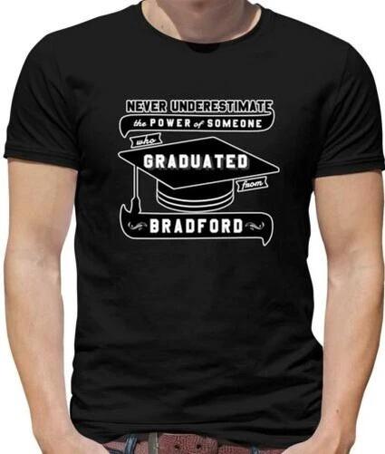 

Never Underestimate Graduate Bradford Mens T-Shirt -Graduation - Uni -University S