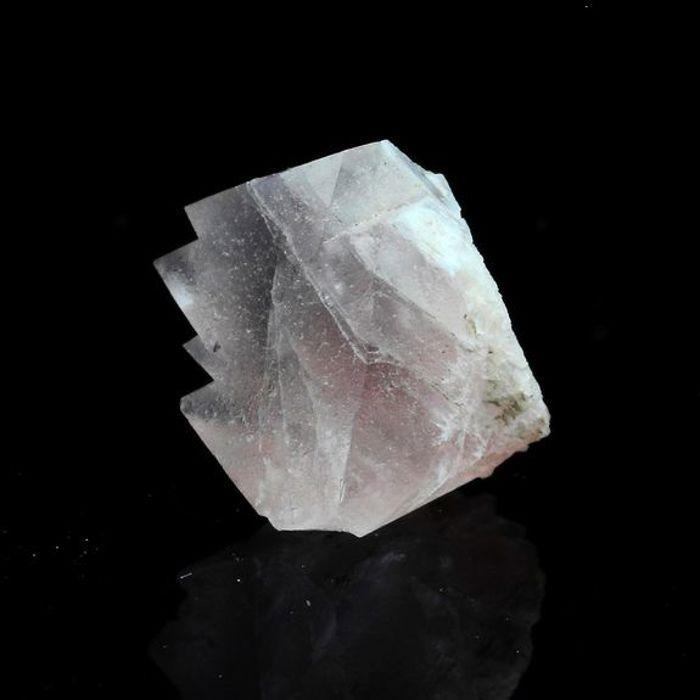 Pierres et Minéraux. Fluorite rose. 5.74 ct. Massif du Mont-Blanc, France..