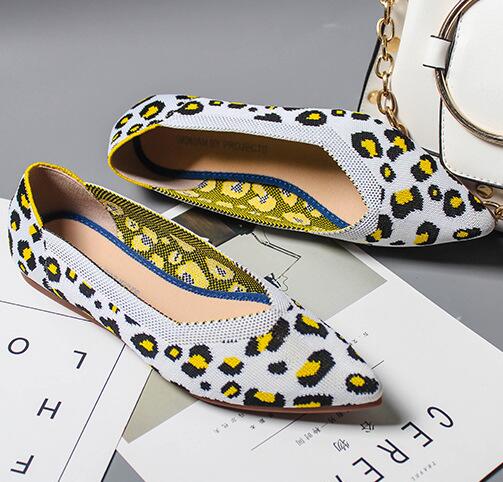 

Модные леопардовые туфли-лодочки из летящей ткани с острым носком, одинарные туфли, повседневные лодочки, мягкая подошва, слипоны, большой размер 40, лоферы для беременных 6.5 бежевый