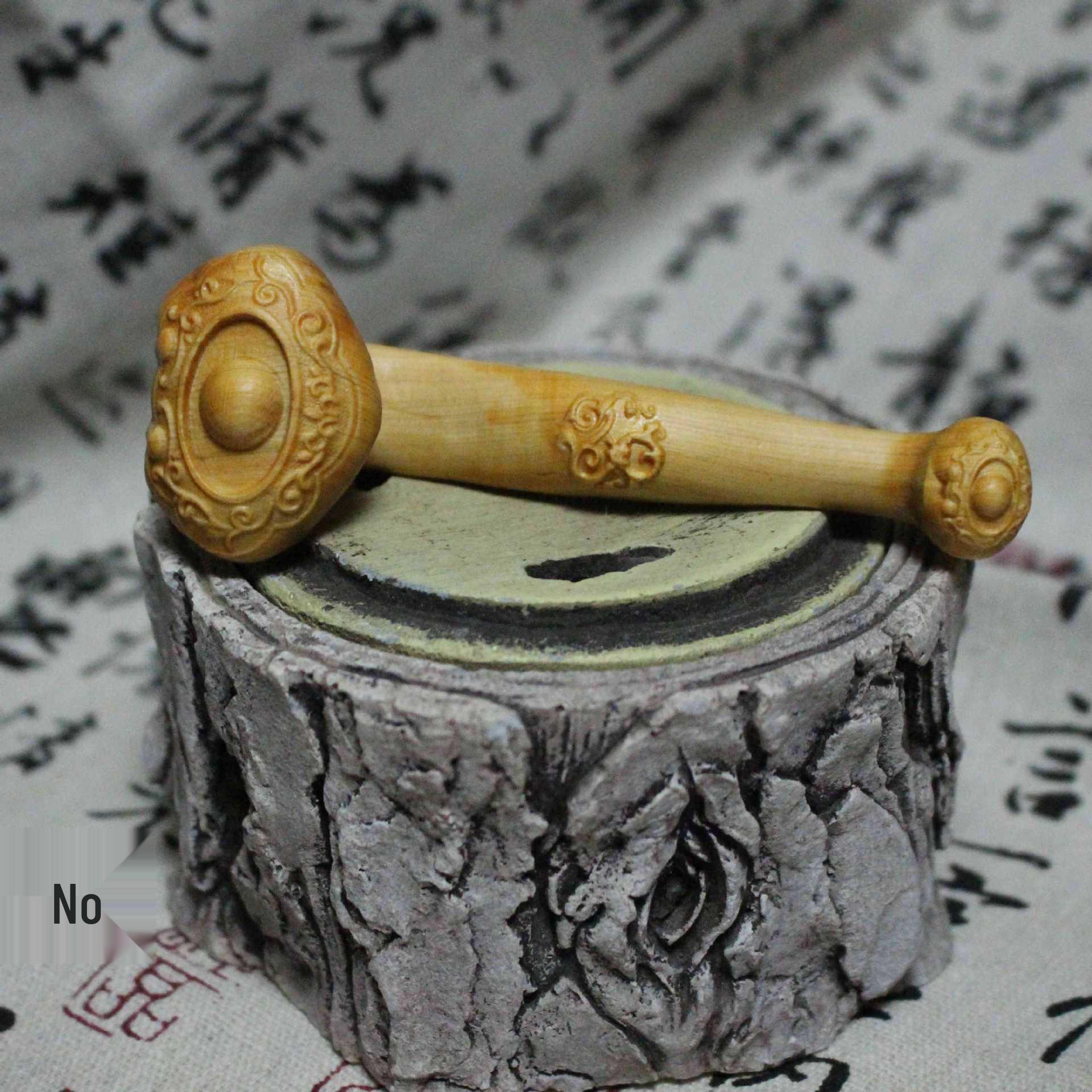 Cliff Cypress Wood Carving: Lingzhi Ruyi Handcrafted Ornament