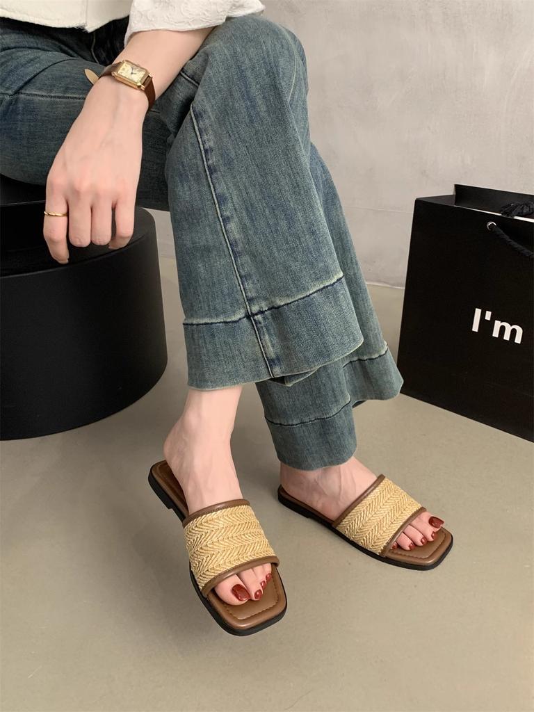 French flat-bottomed woven small cool slippers women's shoes wear 2025 new summer soft-soled beach one-word sandals