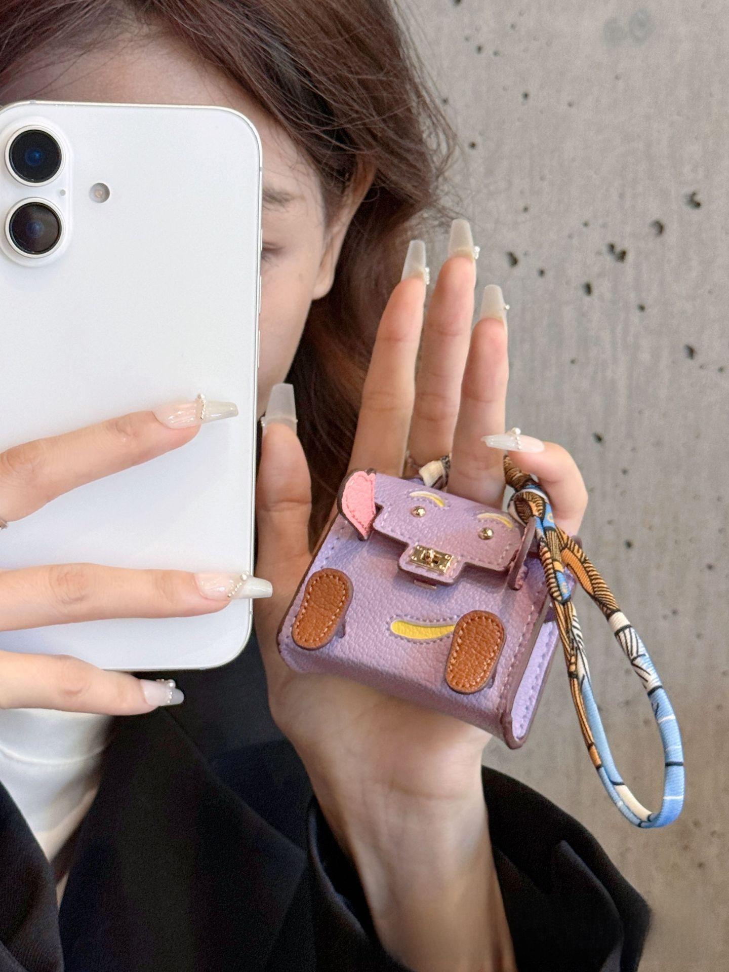 

Совместимо с куклами H Family: Сумка для наушников Mini Monster и брелок для ключей от машины. фиолетовый