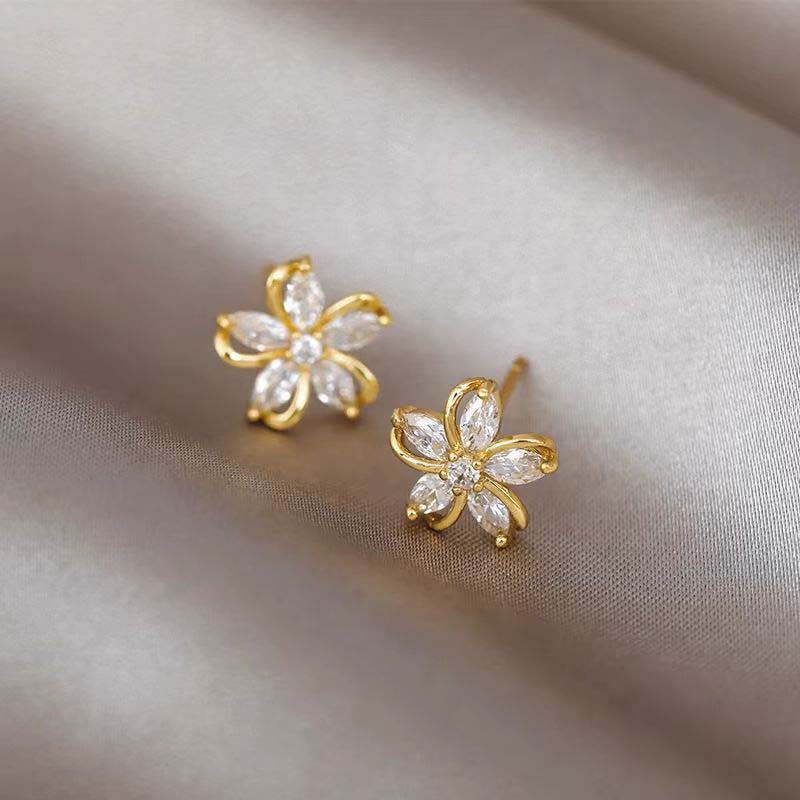 Cercei Stud Floare Culoare Aurie la Modă pentru Femei Cercei Rafinați cu Petale cu Zircon Strălucitor Cercei cu Temperament Estetic Zircon Cadou