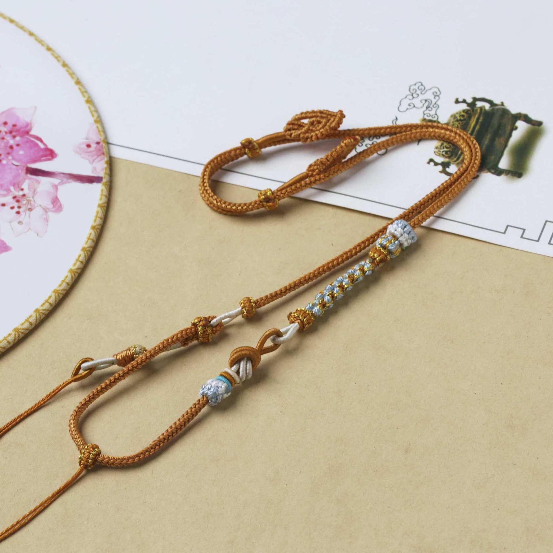 

Регулируемое ожерелье-подвеска ручной работы в виде кои с высококачественным плетеным шнуром золотого цвета Standard Size