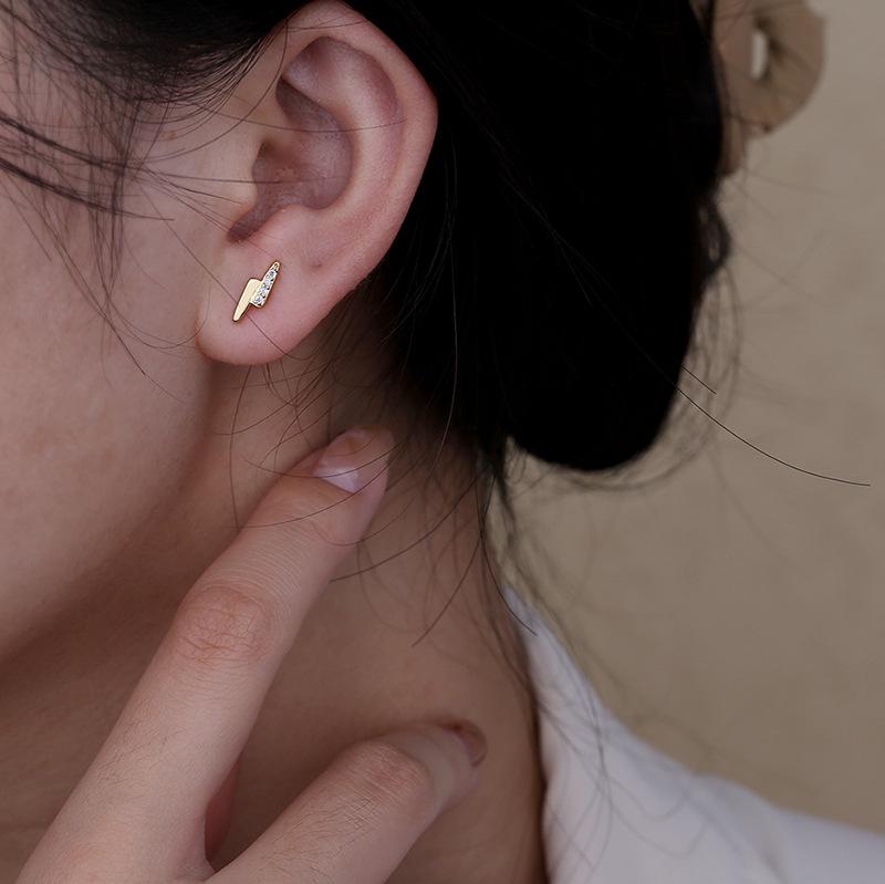 Small Earrings To Raise The Ear Female Personality Simple Cold Wind Earrings Advanced Sense of Jewelry Temperament Sweet Girl Cute Cat Earrings