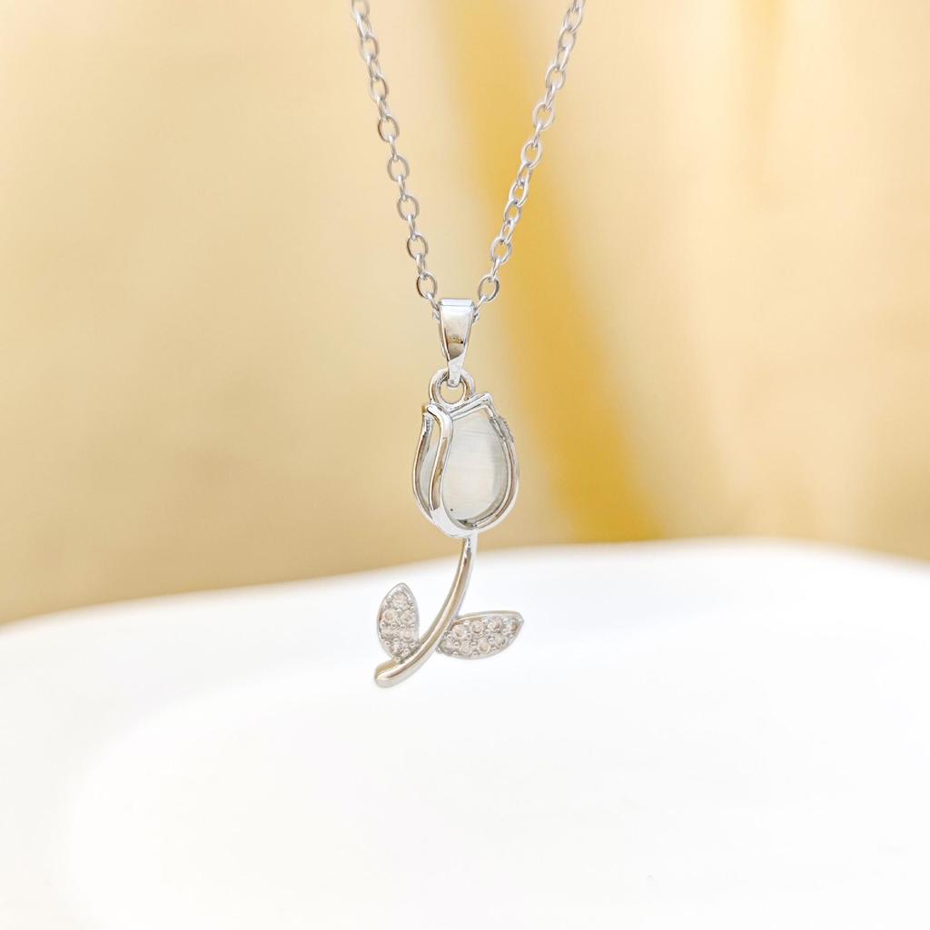 Korean Cat's Eye Tulip Necklace – Elegant, Personalized Clavicle Pendant