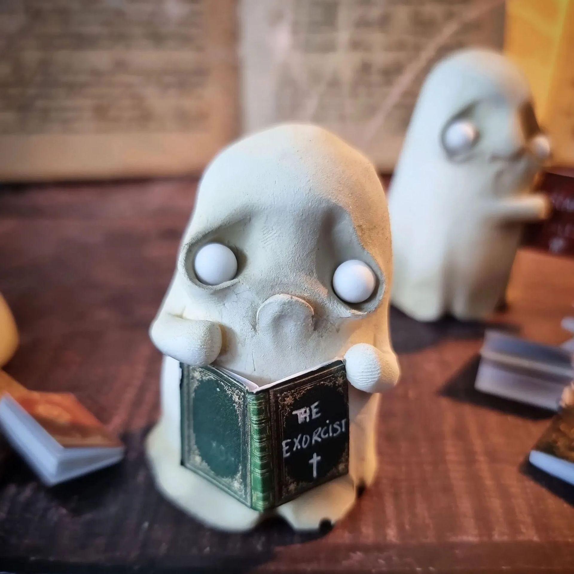 Spooky Bookish Ghost Decor Halloween Desktop Ornament Shelf Scary Gothic Decorations Party Favors Gifts for Readers Book Lovers
