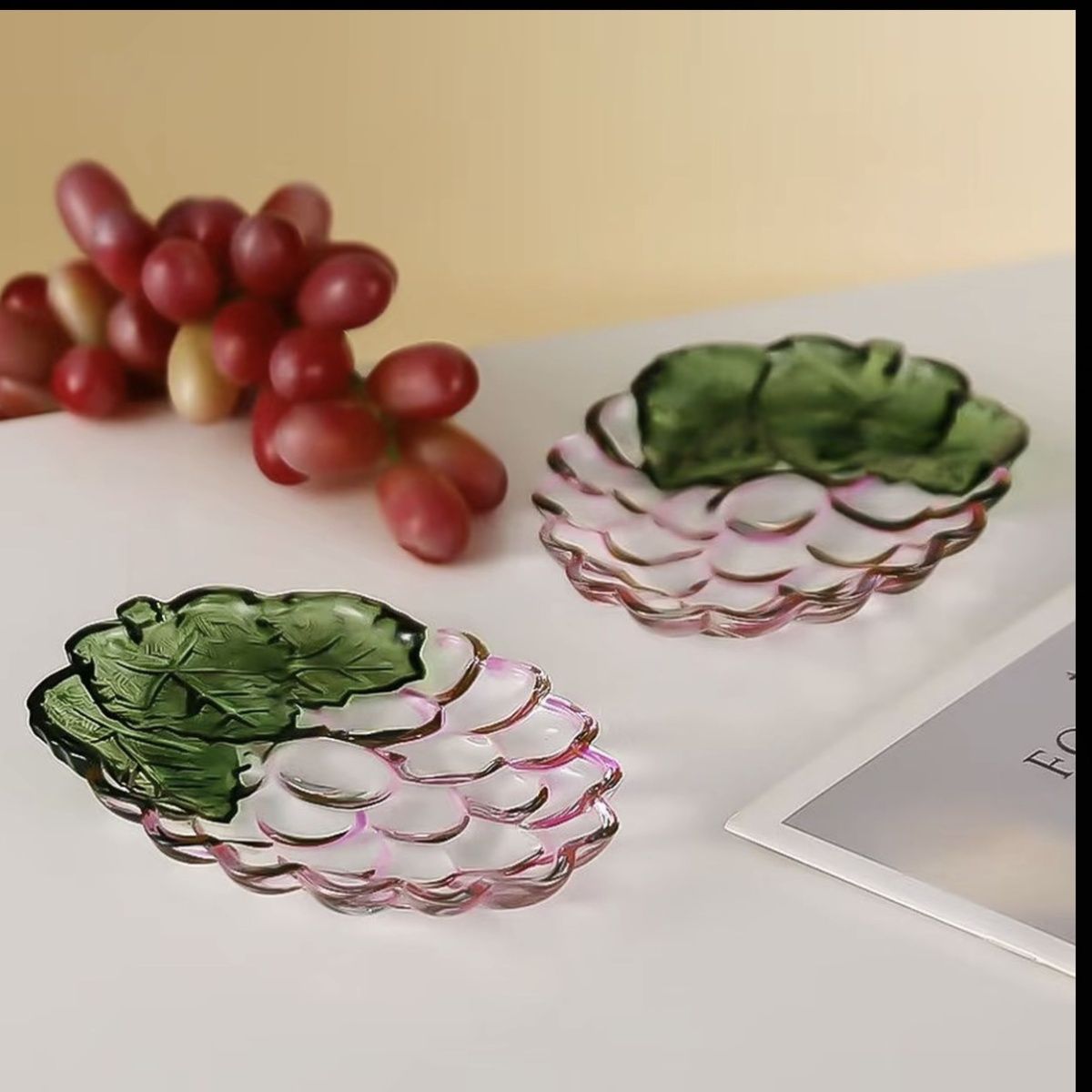 

2pcs Grape-Shaped Glass Snack Dish Set Home Kitchen Tableware Cute Fruit Bowl Dessert/Nut Storage Dishes Plates Dinnerware Gifts