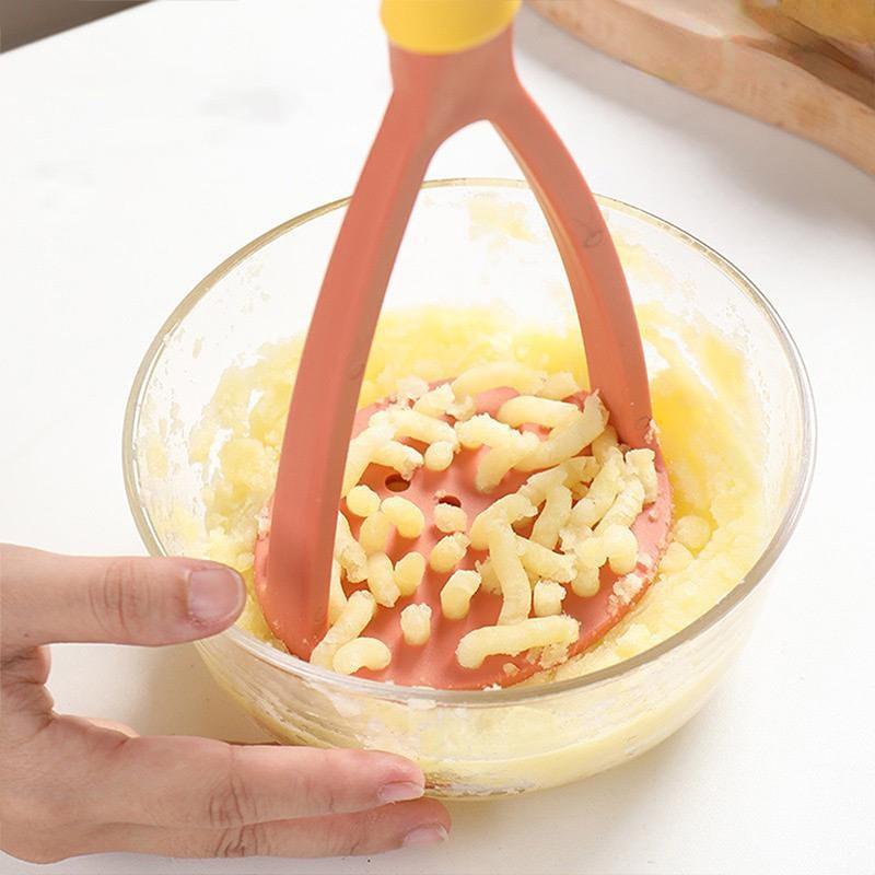 1PC Kunststoff Gedrückt Kartoffelstampfer Püree Saft Maker Kartoffel Tomaten Drücker Glatte Kartoffelpüree Brecher Obst Küche Werkzeuge XYZ