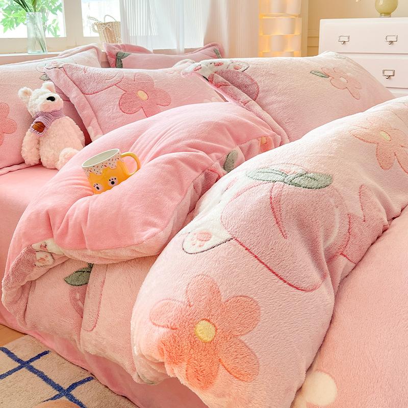 Zimní Mléčný Korálový Fleecový Postelový Čtyřdílný Set Plyšový Povlak na Přikrývku Prostěradlo Povlaky na Polštáře Set