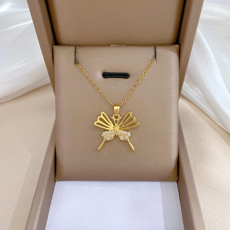 **Lively Women's Necklace: Titanium Steel & Gold-Plated Copper Clavicle Chain**