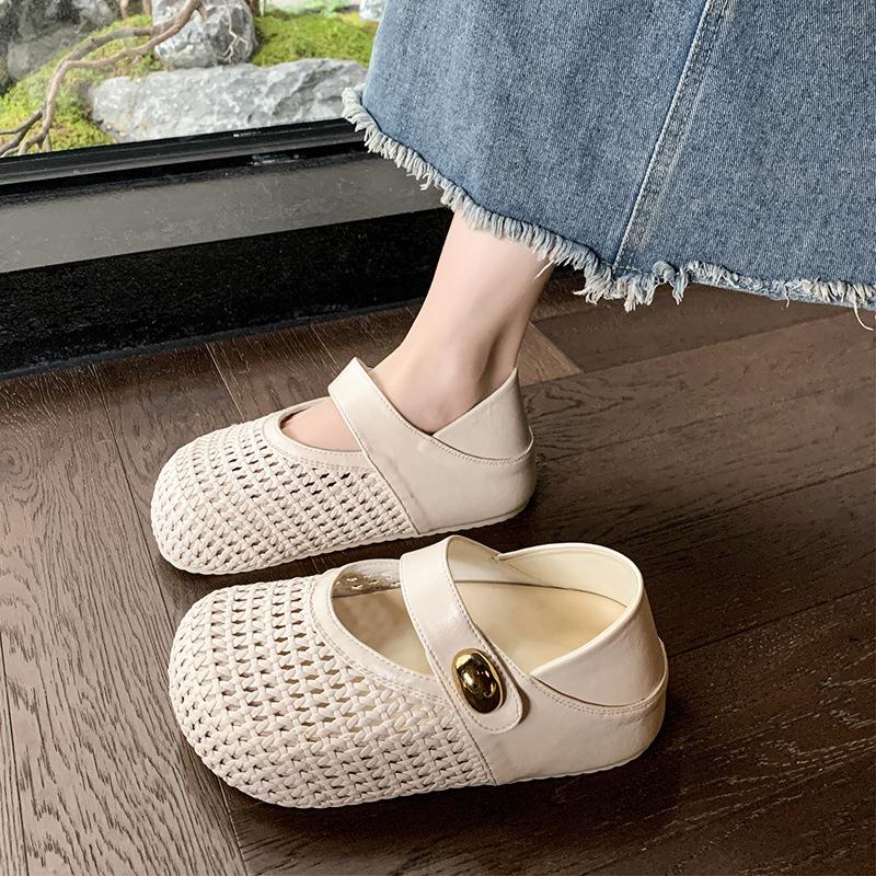 Beach seaside single shoes summer new European women's shoes pu leather sandals woven hollow breathable Velcro casual shoes tide
