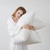 Hladký polštářový vnitřek Středně podpůrný polštářový vnitřek Hypoalergenní Lze prát v pračce Polštářová vložka pro spáče na boku Spáče na zádech