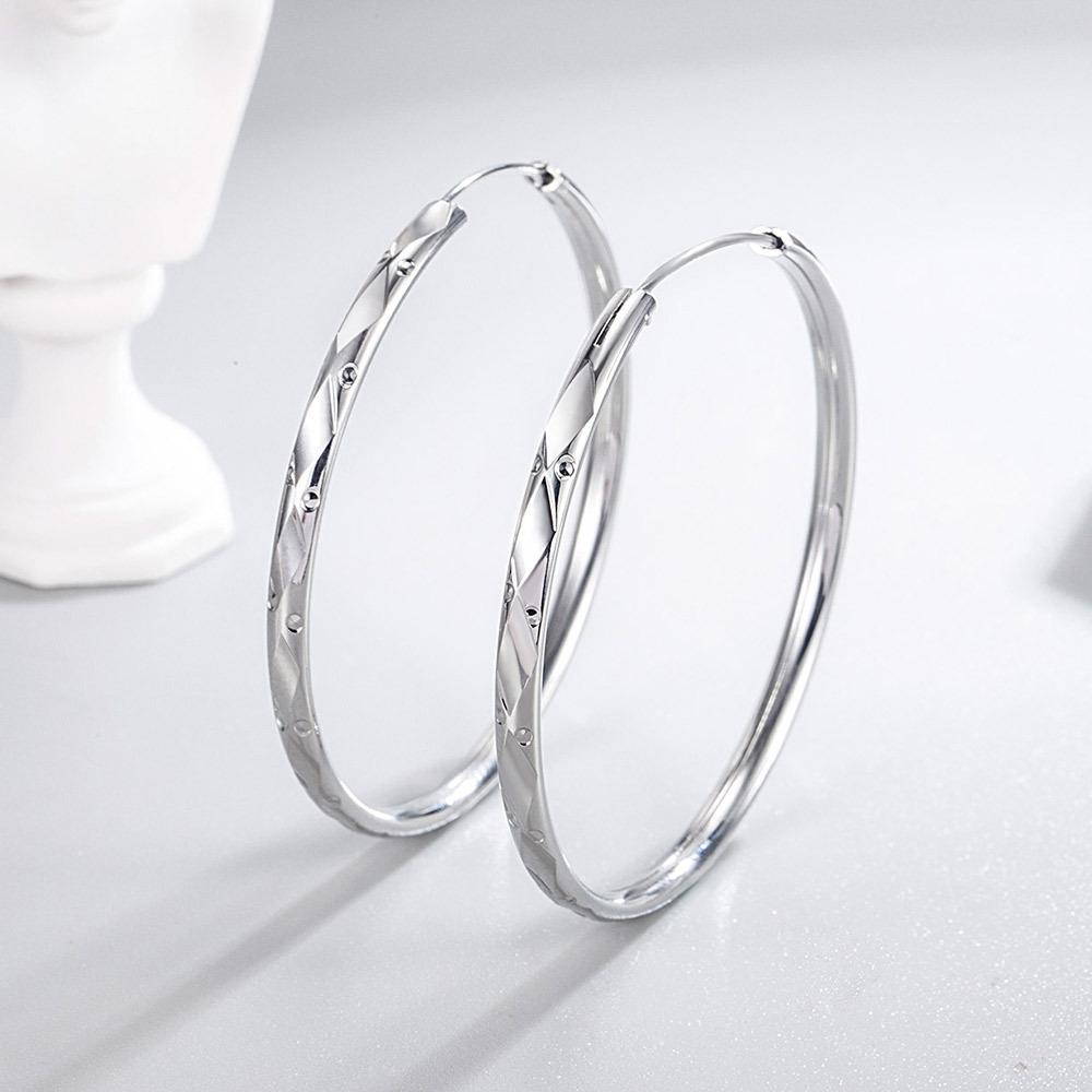 Exquisite 925 Sterling Silver Earrings With Diamond-Patterned Texture