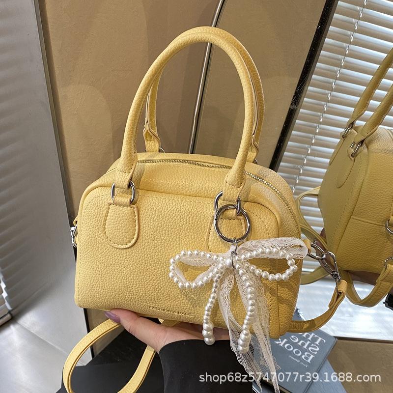 Small bag spring 2025 new temperament portable women's bag Korean version fashion high sense simple shoulder messenger bag