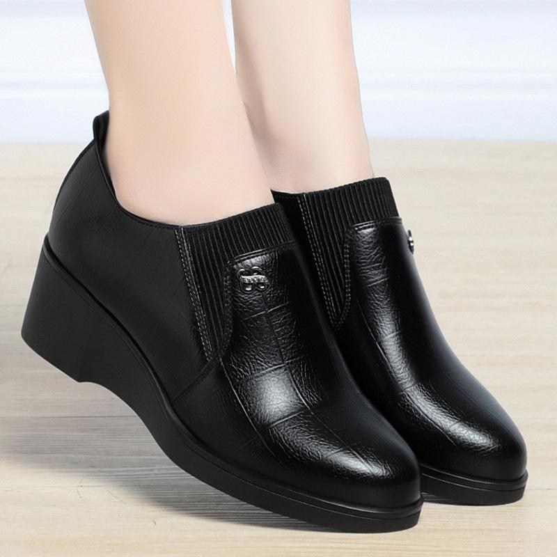 Women's Spring and Autumn Slope Heel PU Leather Shoes for Middle Aged and Elderly, Flat Bottomed, Elegant Single Shoes