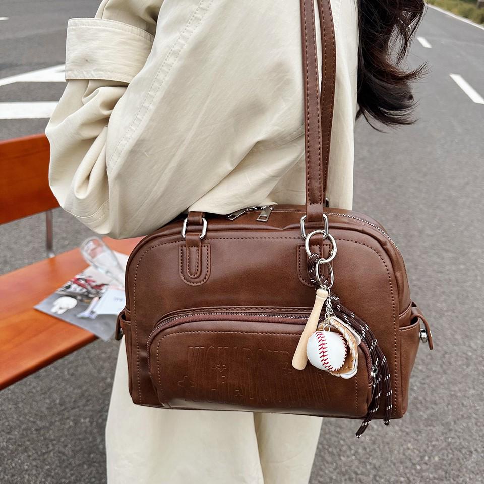 Women's Retro Y2K Underarm Bowling Bag: Large Capacity, Simple, Versatile Shoulder Handbag for Casual Commute.