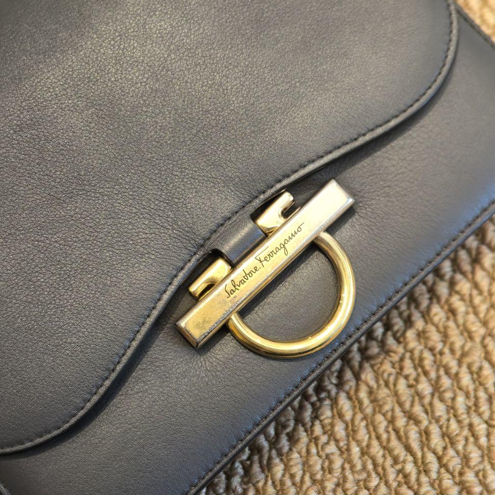 [Pre-Owned] Gray Leather Crossbody Bag - Very Good #ZCBQSE