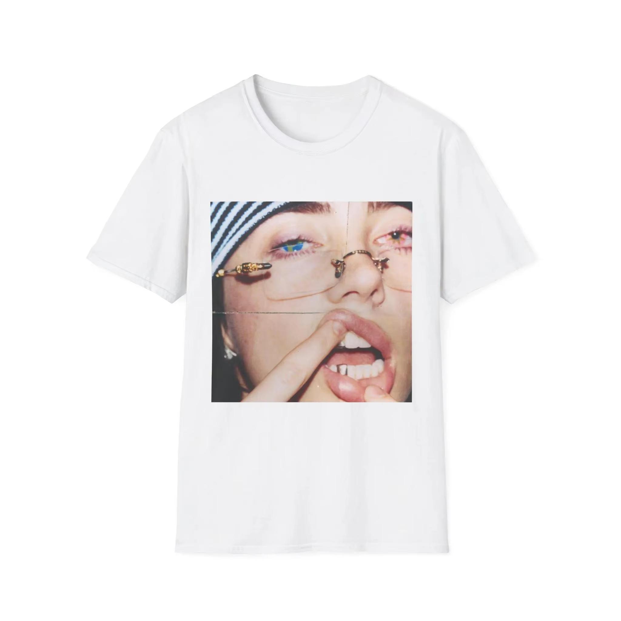 

2026 Однотонная хлопковая футболка с фотопринтом Billie Eilish Женская Унисекс С коротким рукавом Американский Винтаж Уличная Y2k Топы Streetwear S