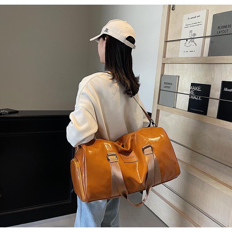 

Men s Large Capacity Travel and Gym Bag with Wet/Dry Separation - Single Shoulder Crossbody Handbag for Business Trips кавовий