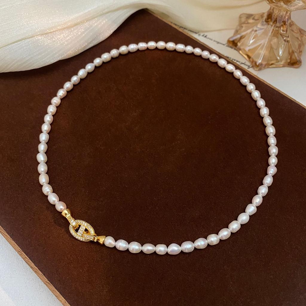 Wysokiej Jakości Modny Błyszczący Kryształowy Krzyż Naturalna Perła Słodkowodna 14K Złocony Damski Krótki Łańcuszek Choker Naszyjnik Prezenty na Imprezę