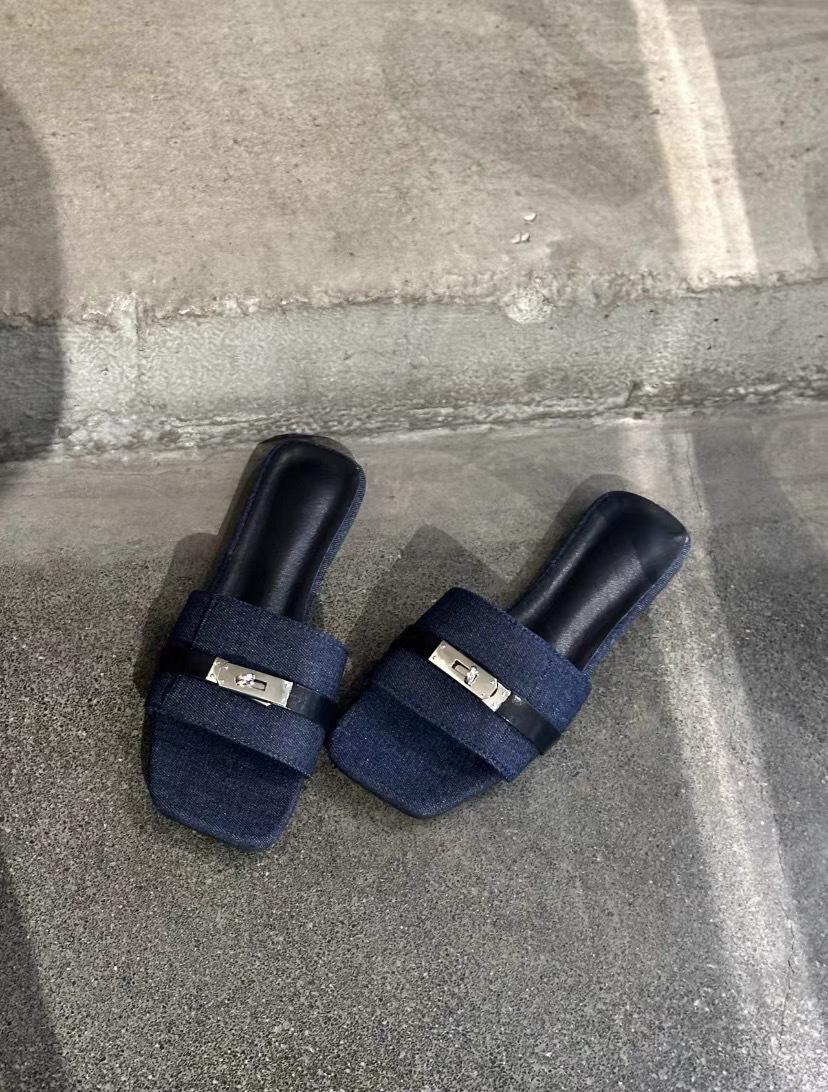 

Cowhide version~ Korean version of small lock square head one-word slippers for women to wear 2025 summer new fashion flat sandals 40 синий