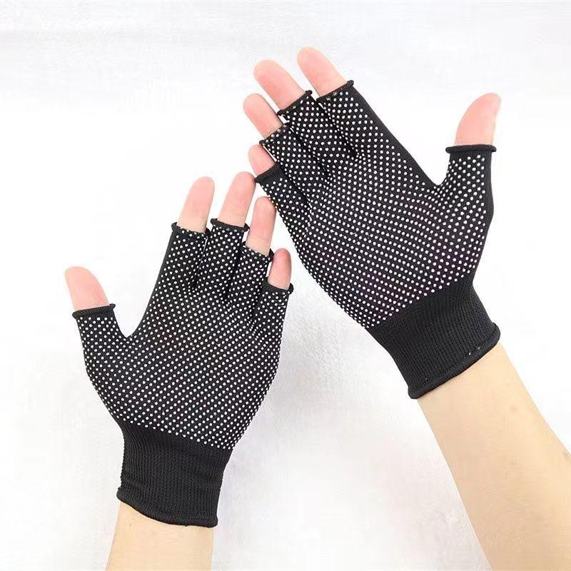 Breathable Anti-Slip Half-Finger Cycling Gloves with Touchscreen Capability In Gray/Black.