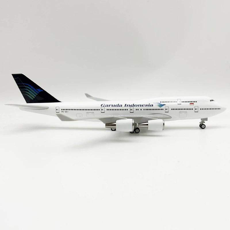 Resin Die-Casting Airplane B747 Garuda Indonesia Airlines 30CM Simulation Model Aircraft Toys Boys Kids Planes Model Aviation