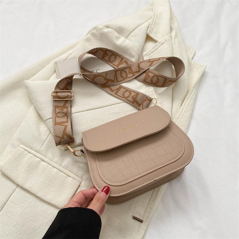 

This year s popular bag women s 2024 new personalized foreign shoulder bag casual messenger bag trendy fashion saddle bag хакі