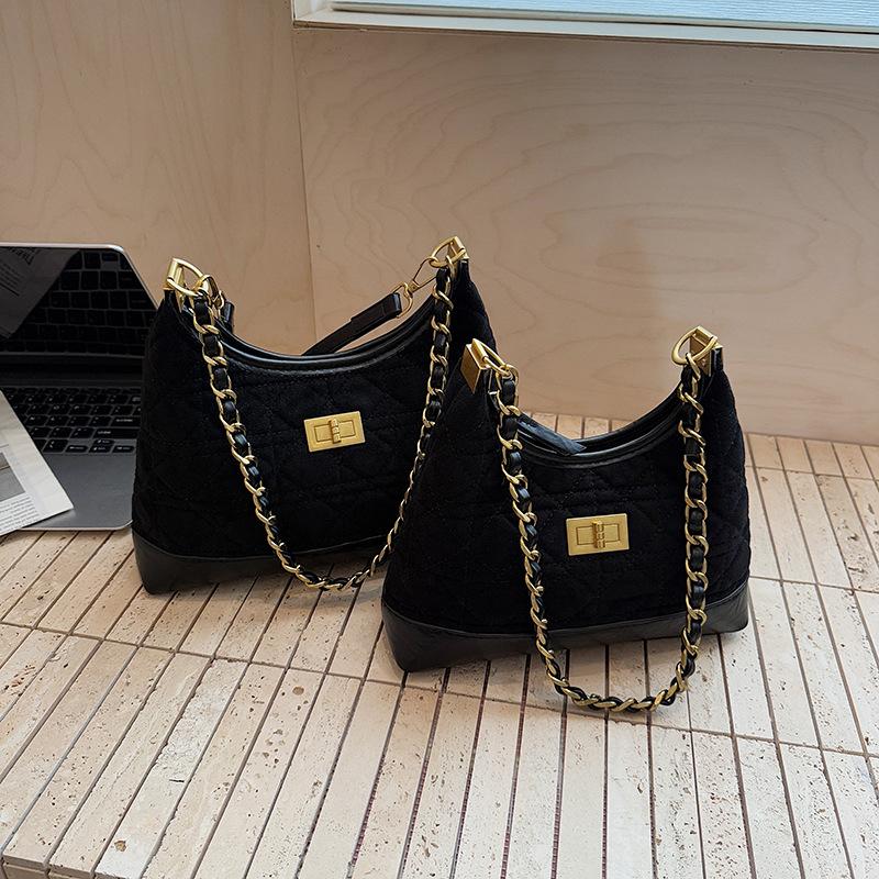

Xiaoxiangfeng rhombus chain bag women s high-end niche design medieval underarm bag early autumn new commuter stray bag Small (23 * 8 * 20) чёрный