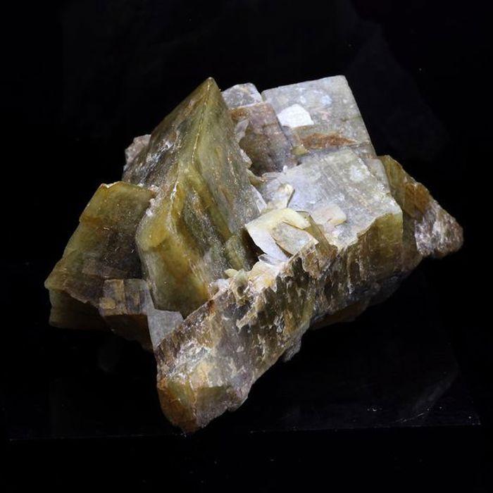 Pierres et Minéraux. Siderite, Quartz. 347.0 ct. Mésage Mine, Vizille, France..