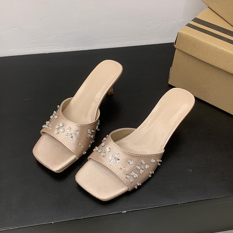 

Petal rhinestone satin cat heel sandals women s outer slippers 2025 summer new celebrity square head stiletto high heels 42 шампанского