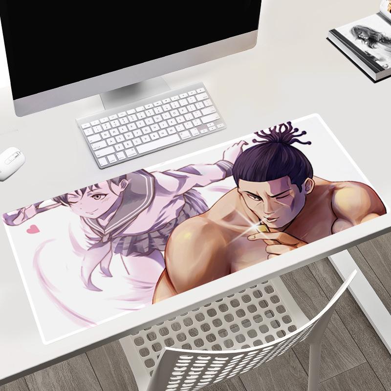 Tapis de bureau Jujutsu Kaisen 40x90x0.3CM avec les personnages Gojo, Yuji et Megumi.