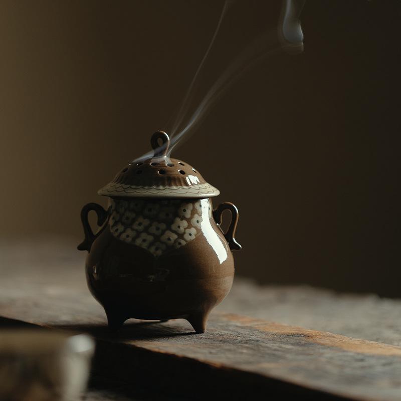 

Pure hand-painted flower ring empty string tripod incense burner household ceramic zen incense burner ornament
