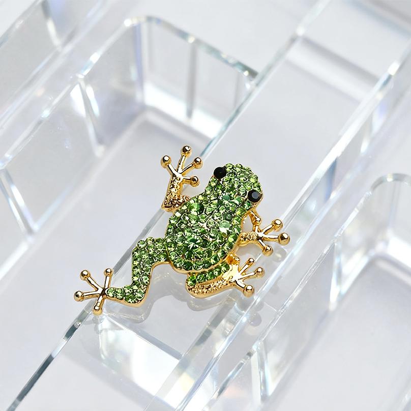 Ctue Rhinestone Frog Brooches for Women Luxury Lovely Vivid Animal Alloy Brooch Pin Trendy Men Suit Coat Accessory Gifts