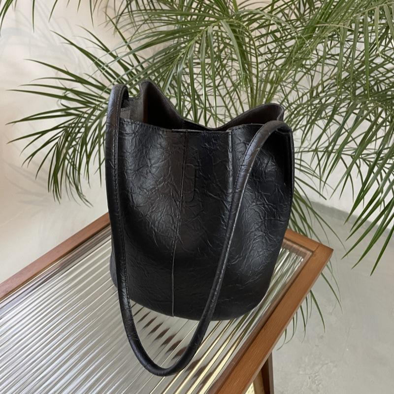 

Old large-capacity retro bucket bag female student 2025 new Korean version of fashion trend versatile shoulder messenger bag