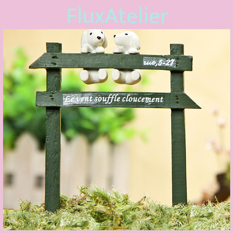 Creative Fence White Dog Scene Mini Model Ornament For Indoor Plant Enhancements And Promotional Gifting