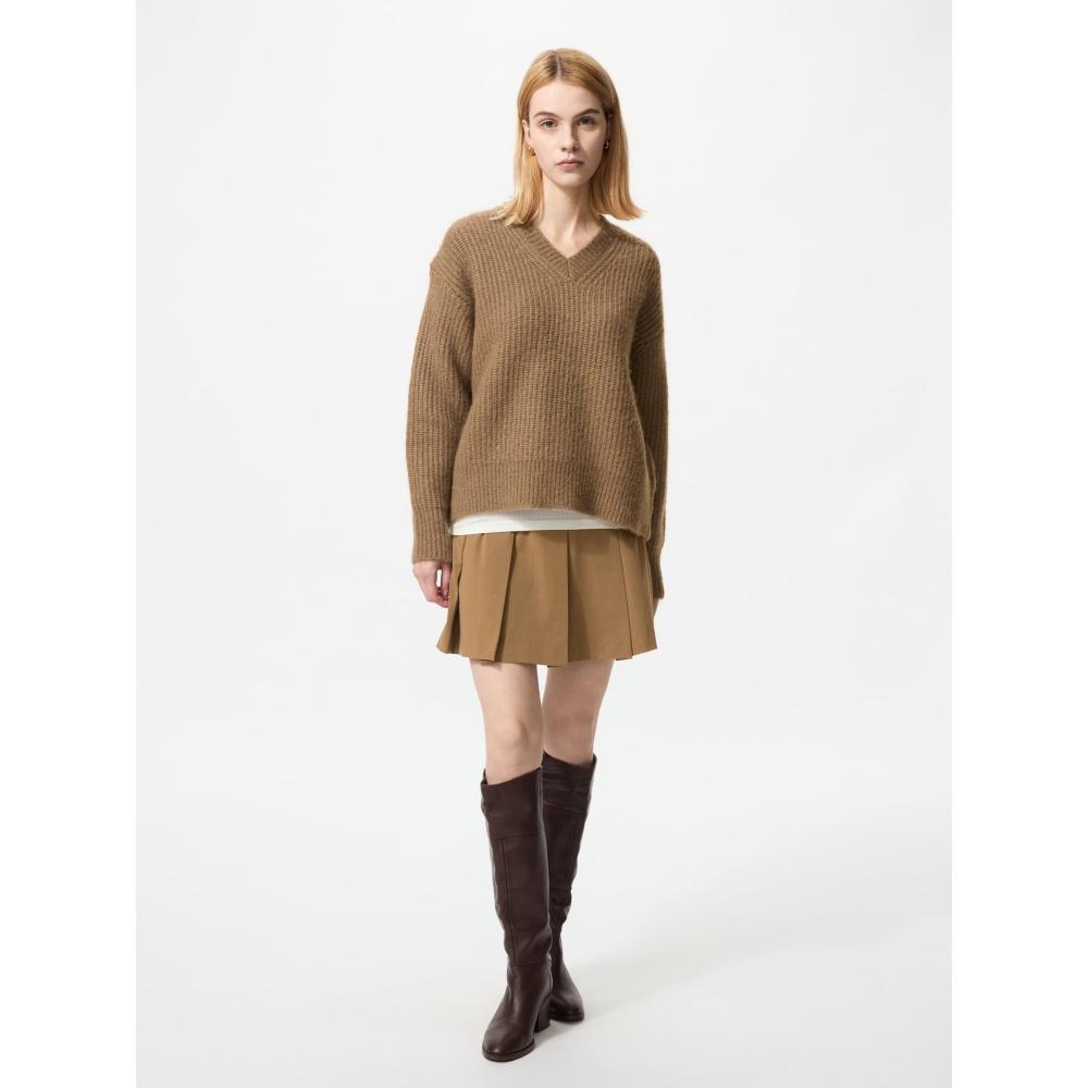 Uniqlo Fluffy V Neck Sweater